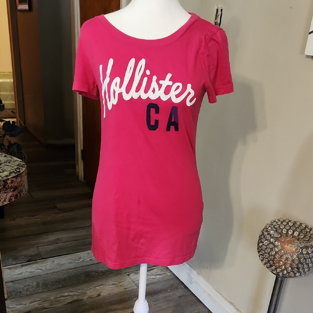 Hollister Fuchsia Tee with White and Navy Print